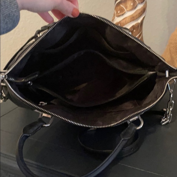 Beautiful Michael Kors Handbag/Crossbody - Picture 3 of 7